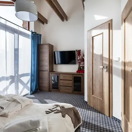 Chalet Royal, *
