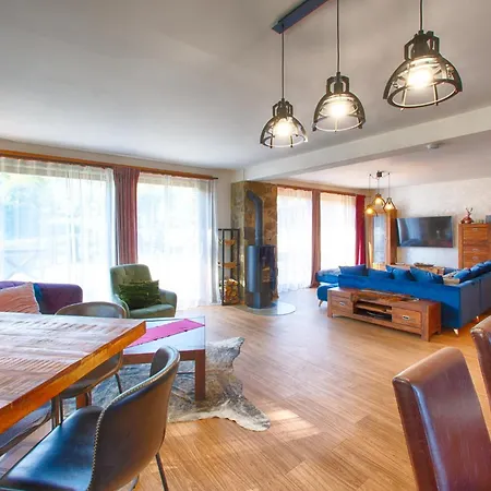 Chalet Royal, *